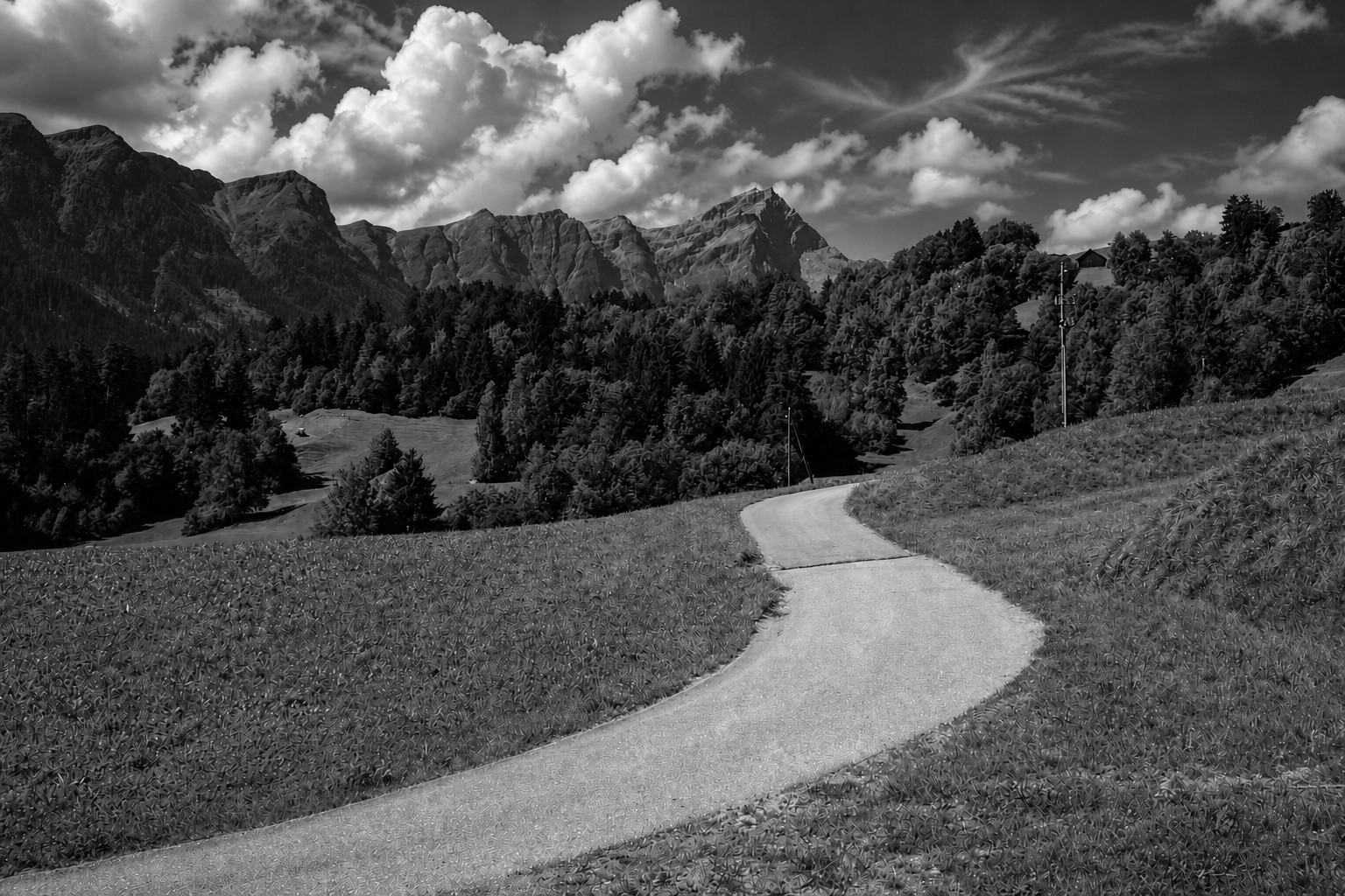 Glas — winding mountain road